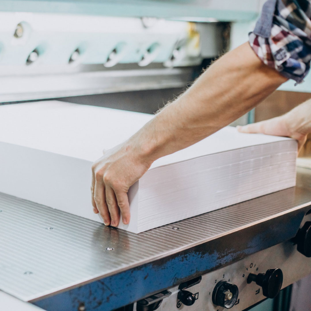 Conheça a história da fabricação do papel com a Leograf
